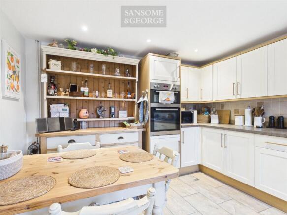 Longcroft Road, Kingsclere, RG20 photo 4