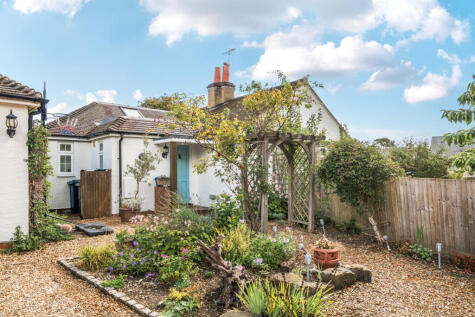 Bat & Ball Lane, Wrecclesham, Farnham, GU10