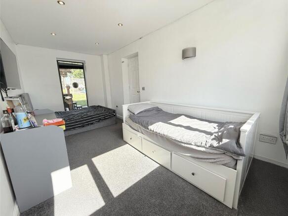 4 bed Detached for sale Image 9