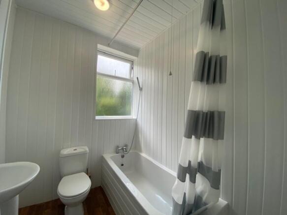2 bed End of Terrace to rent Image 4