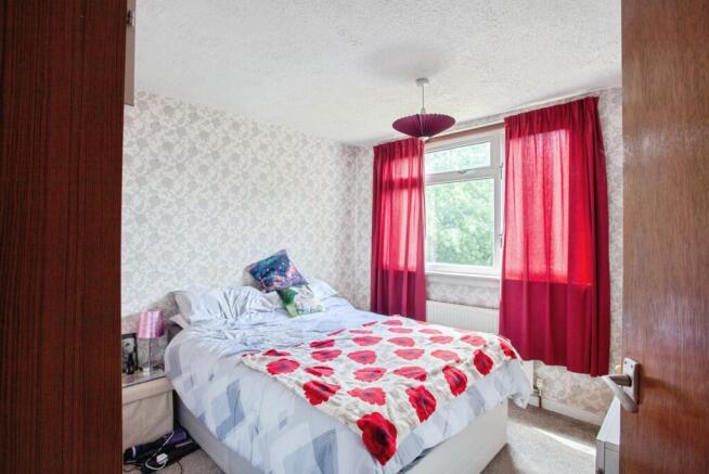 5 bed Semi-Detached for sale Image 11
