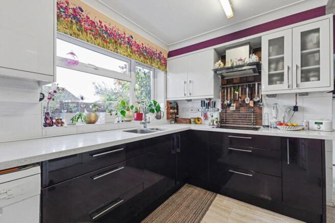 Allesborough Drive, Pershore, WR10 photo 3