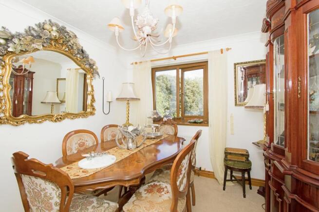 Dining Room/Bed 4