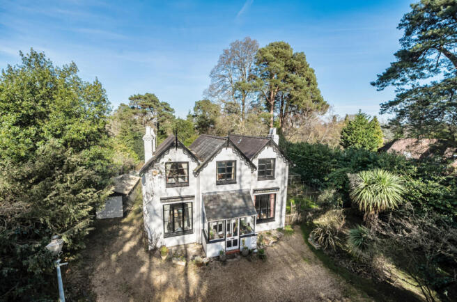 4-bed detached on Chilworth Road, Chilworth, Southampton, Hampshire, SO16, £1,000,000