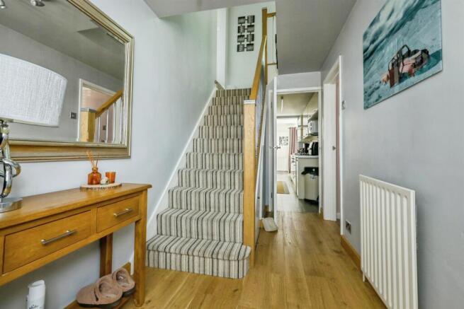 4 bed Semi-Detached for sale Image 9