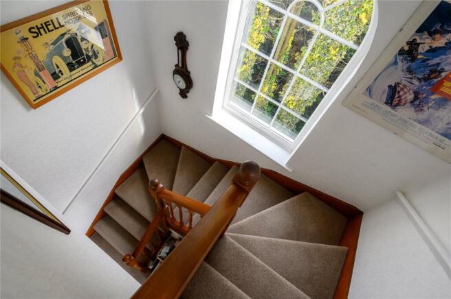 5 bed Detached for sale Image 11