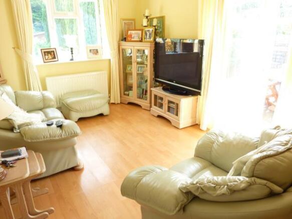 LOUNGE/KITCHEN