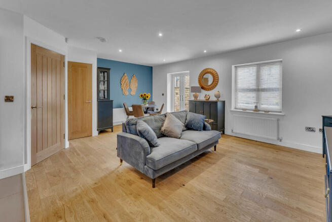 5 bed Detached for sale Image 10