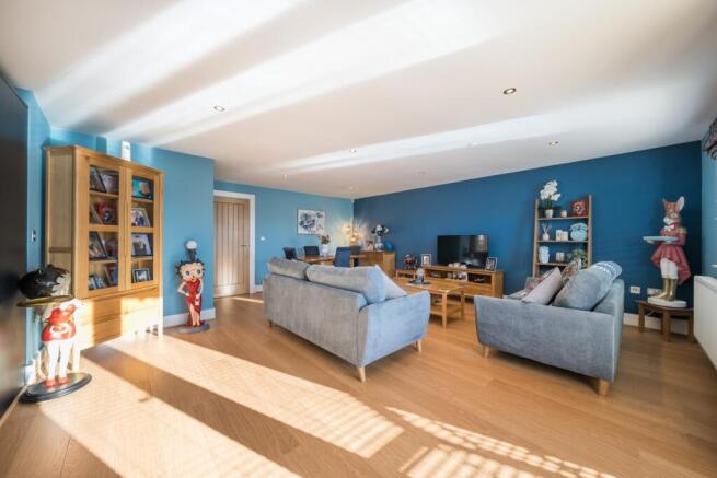 2 bed Apartment for sale Image 5