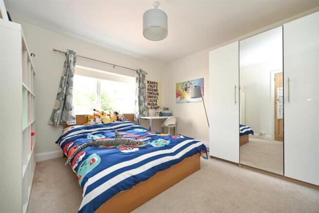 4 bed Semi-Detached for sale Image 10