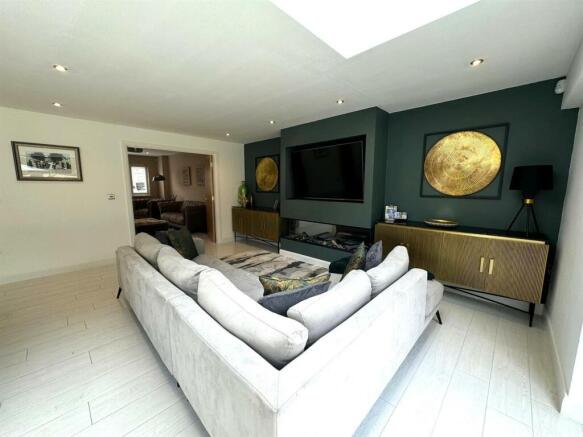 Living room 2.jpg