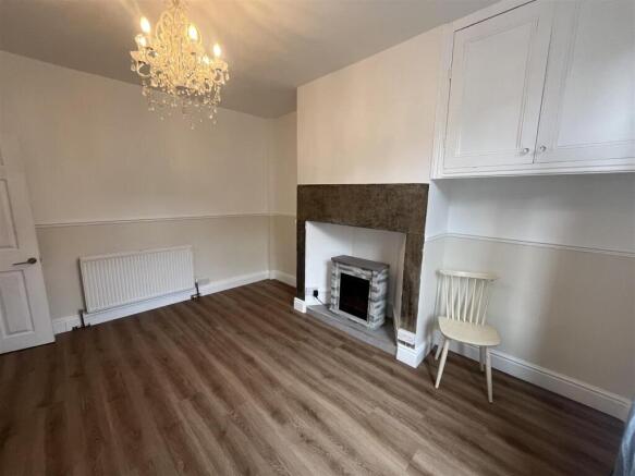 2 bed Terraced to rent Image 6