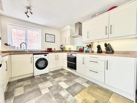 3 bed Semi-Detached for sale Image 5