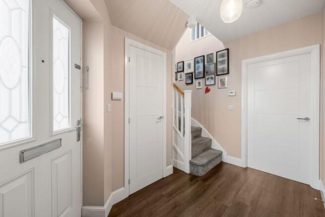 4 bed Detached for sale Image 6