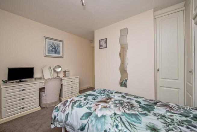 2 bed Retirement Property for sale Image 12