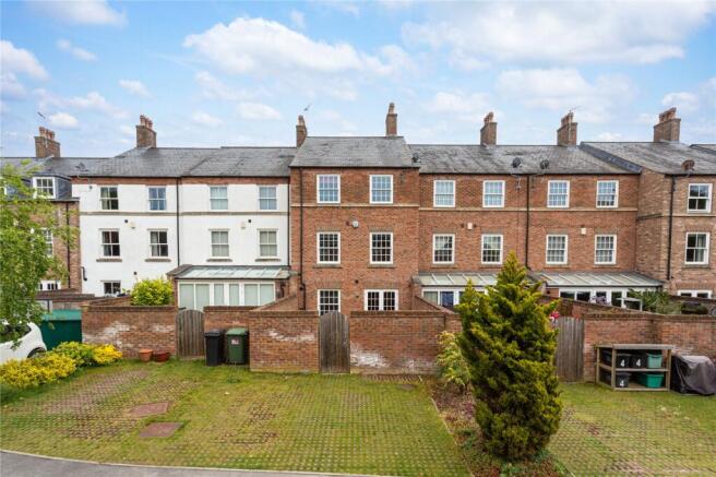 4 bed Terraced for sale Image 12