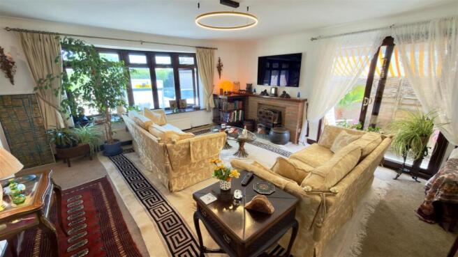 Living Room 1.jpg