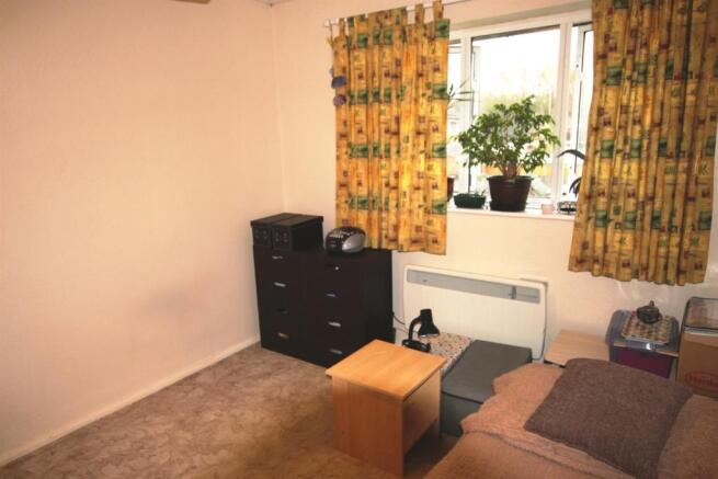 DOUBLE BEDROOM