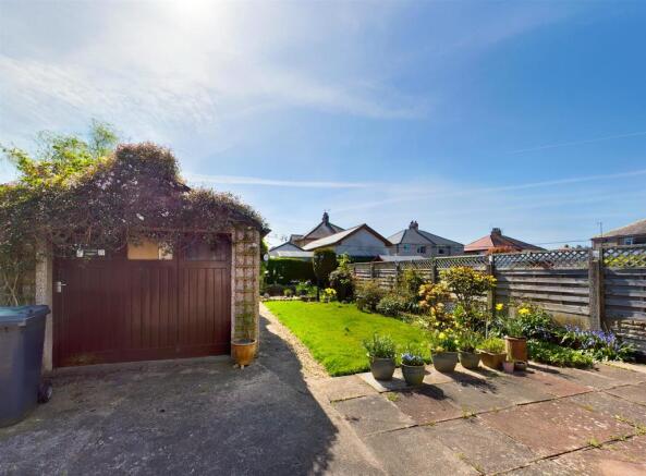 Garage & Garden
