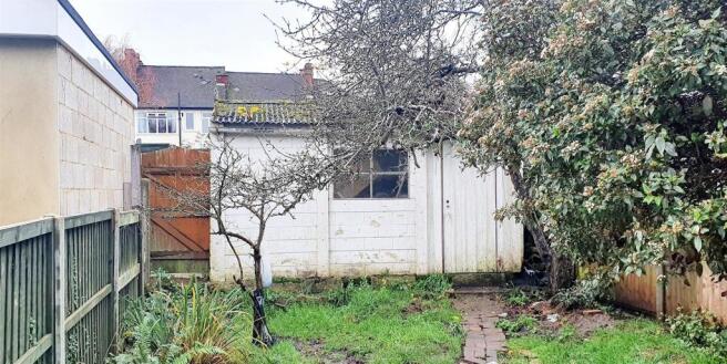 SINGLE GARAGE: