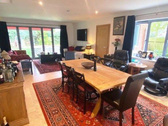 OPEN PLAN KITCHEN/DINING/SITTING ROOM