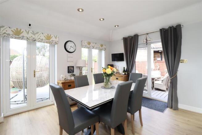 5 bed Detached for sale Image 7