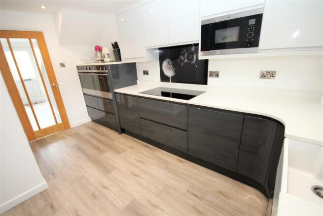 kitchen 2.jpg