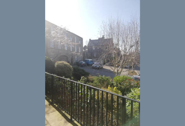 COMMUNAL RESIDENTS CAR PARK