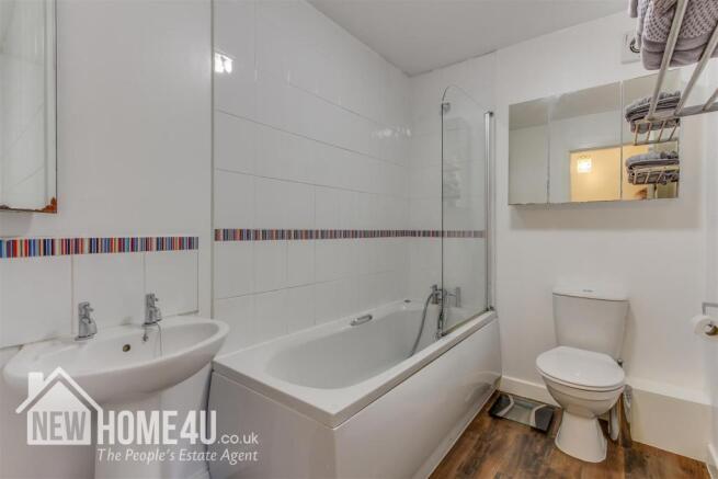 FAMILY BATHROOM: