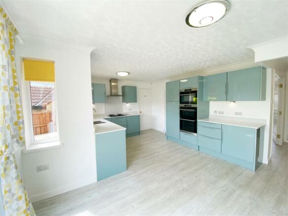 Kitchen3.jpg