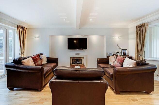 LOUNGE AREA