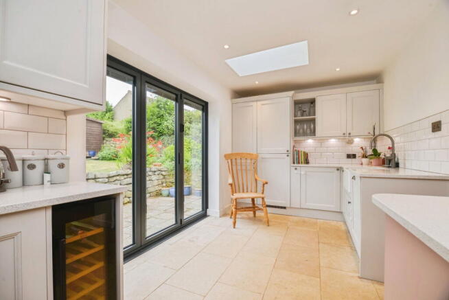 4 bed Cottage for sale Image 12