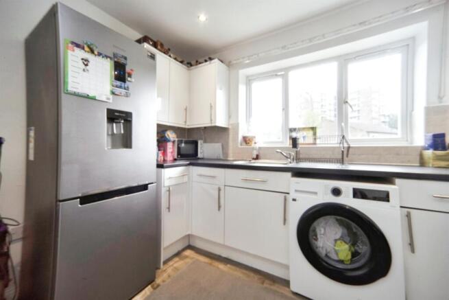 2 bed Flat for sale Image 9