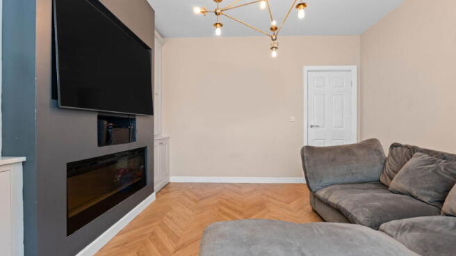 3 bed Semi-Detached for sale Image 4