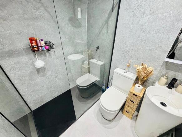 2 bed Flat for sale Image 4