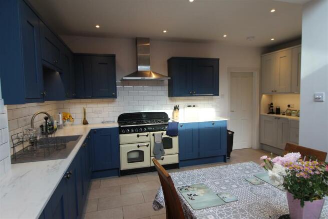 KITCHEN DINER