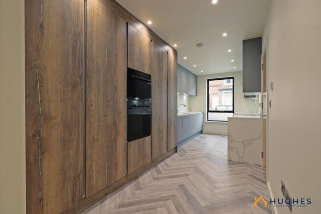 4 bed Town House for sale Image 5
