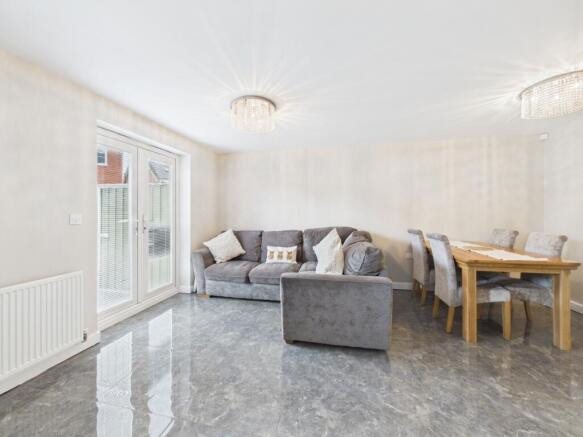 4 bed Town House for sale Image 9