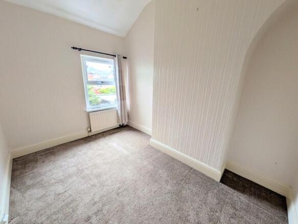 2 bed Terraced to rent Image 6