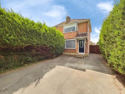 Carfax Avenue, Tongham, Surrey, GU10