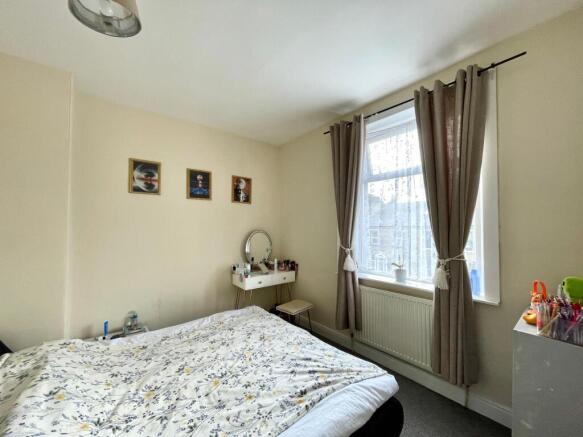 3 bed Terraced for sale Image 9