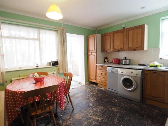 Dining Kitchen Into Conservatory 001