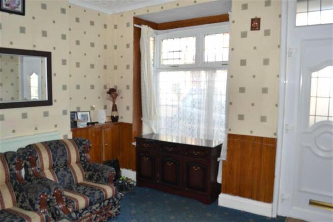 FRONT LOUNGE