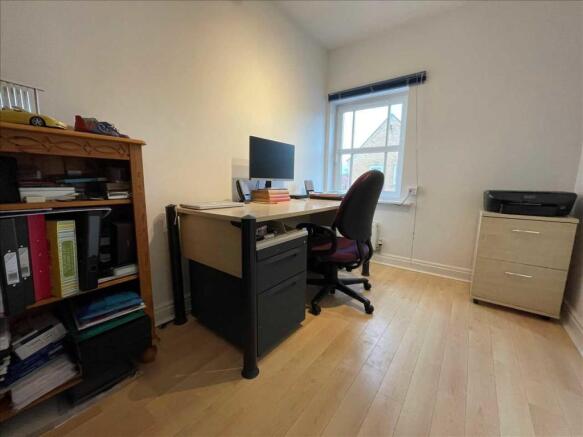 Bedroom (side)