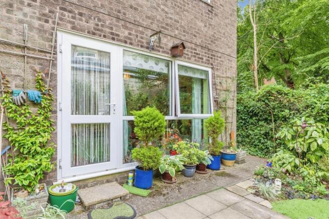 2 bed Apartment for sale Image 4