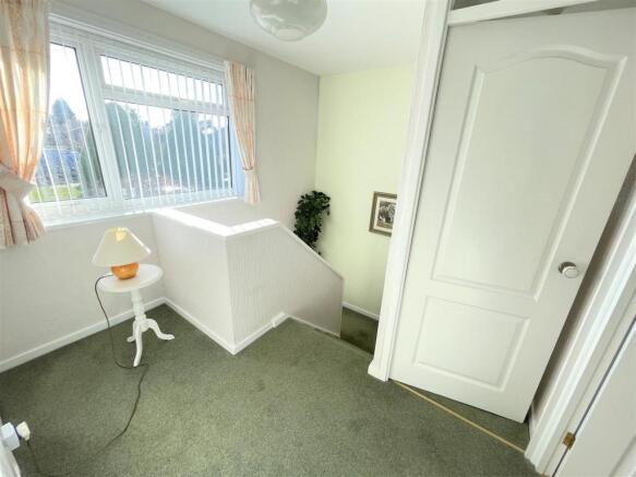 FIRST FLOOR LANDING
