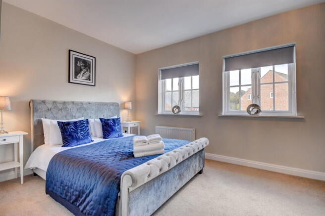 4 bed Town House for sale Image 11