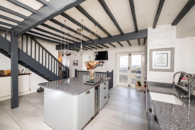 4 bed Detached for sale Image 6