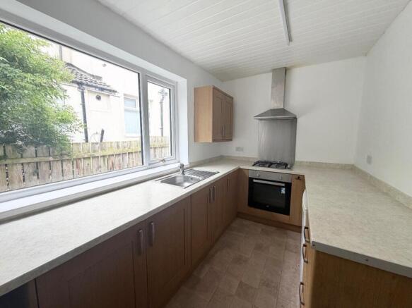 3 bed Semi-Detached to rent Image 5
