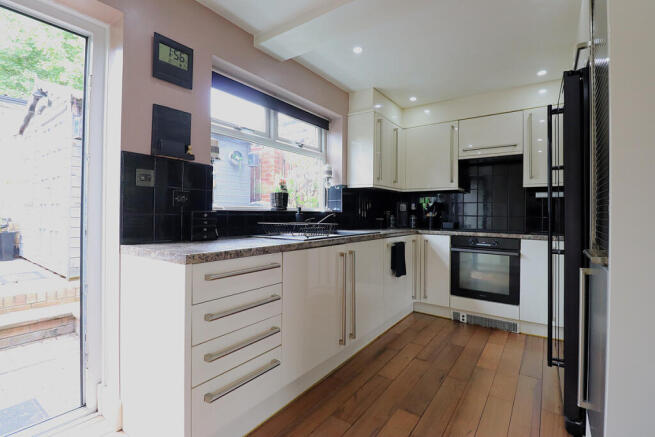 4 bed Town House for sale Image 6